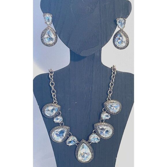 Unbranded Jewelry - Erica Lyons Necklace and earrings set Crystal Teardrop goldtone